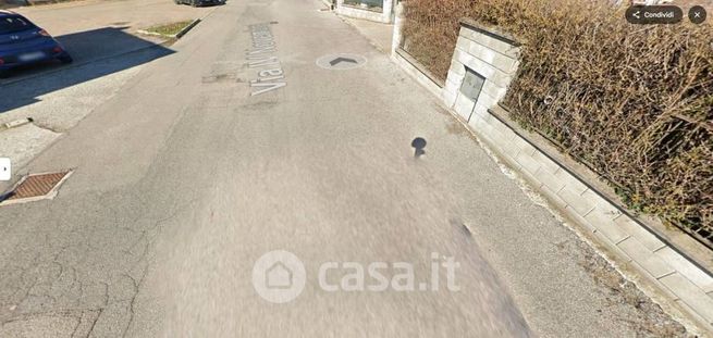 Box/posto auto in residenziale in Viale IV Novembre 12