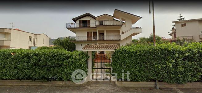Casa bi/trifamiliare in residenziale in Via Giuseppe Verdi 18