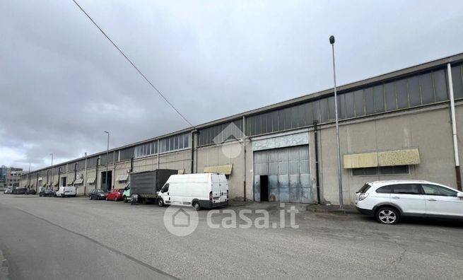 Capannone in commerciale in Via Guglielmo Reiss Romoli 122