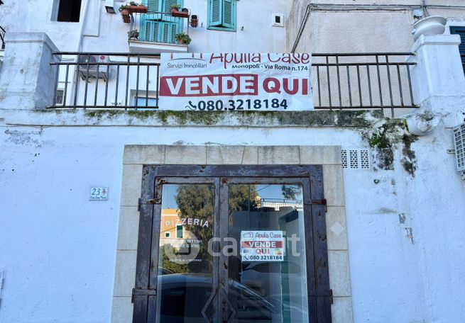 Negozio/locale commerciale in commerciale in Corso Pintor Mameli 23