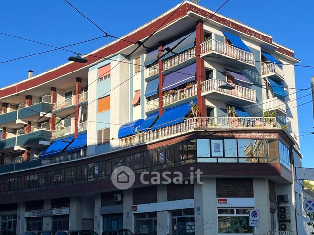 Ufficio in commerciale in Via Martiri della Resistenza 24