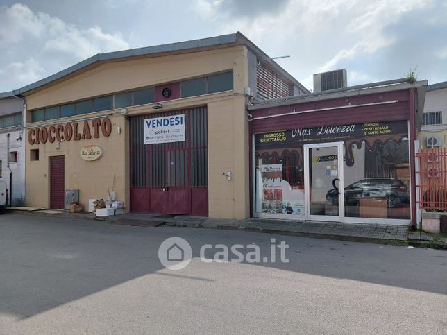 Capannone in commerciale in Via di Vallecannella 6