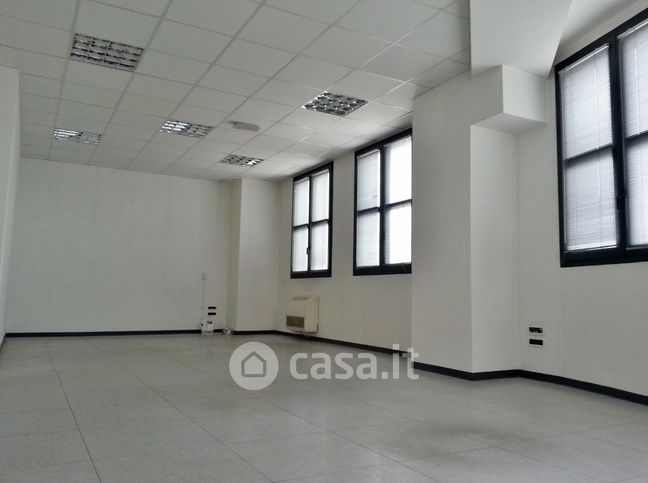 Ufficio in commerciale in Via della Meccanica
