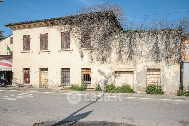 Rustico/casale in residenziale in Via Isola della Scala 25