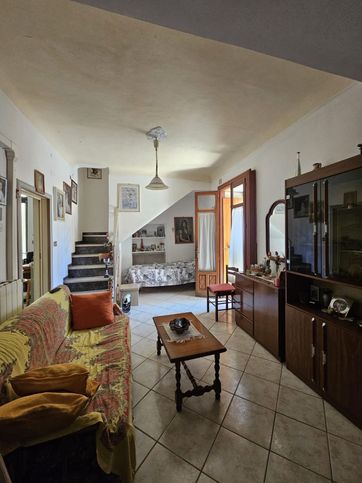 Casa indipendente in residenziale in Via Loreto Gallinara 4