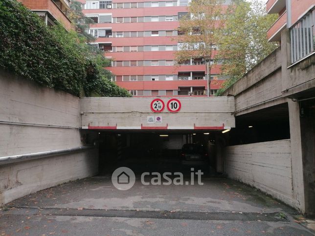 Garage/posto auto in residenziale in Via Lidice