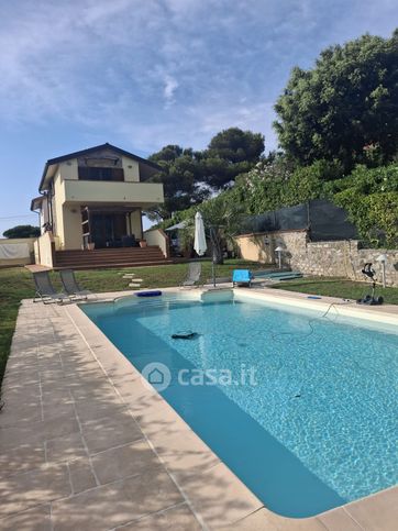 Villa in residenziale in Via del Castellaccio