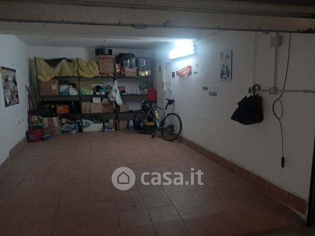 Box/posto auto in residenziale in Via Diano Marina 43