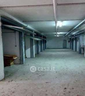 Box/posto auto in residenziale in Via Feronia