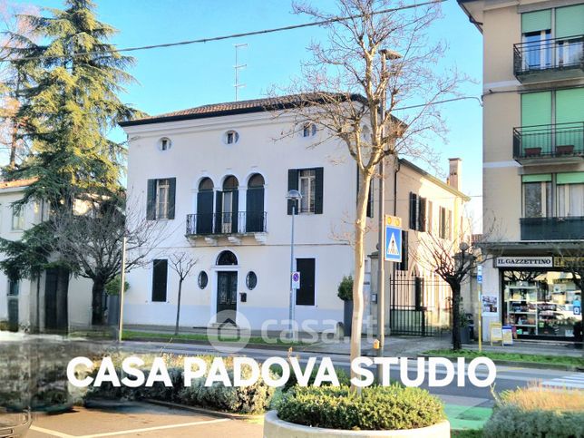 Ufficio in commerciale in Via Roma 37