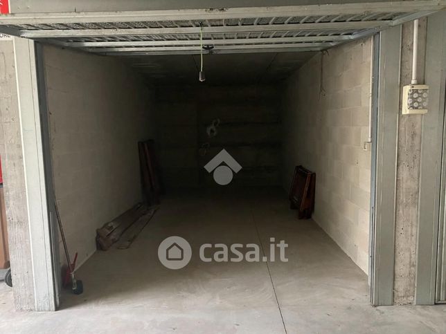 Garage/posto auto in residenziale in Via Velso Mucci 5