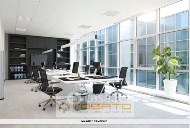 Ufficio in commerciale in 