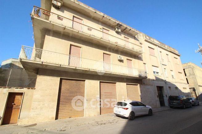 Box/posto auto in residenziale in Via Scilla