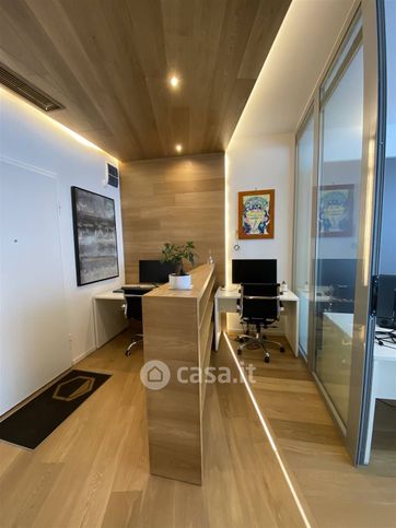 Ufficio in commerciale in Via Irno