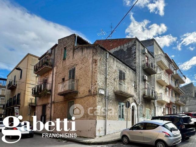 Casa indipendente in residenziale in Via Etna 3