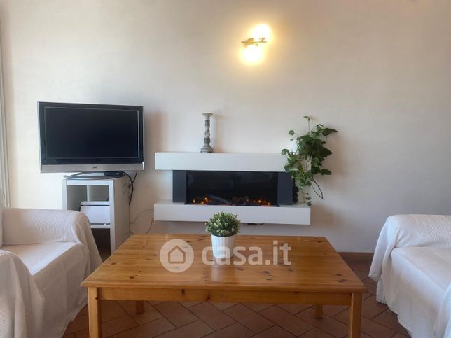 Casa bi/trifamiliare in residenziale in Via Morlupo
