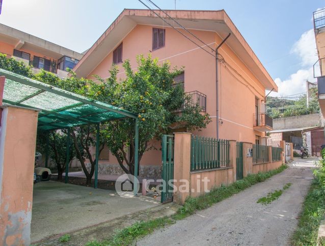 Casa bi/trifamiliare in residenziale in Via Comunale 46