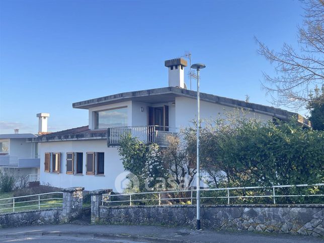 Casa indipendente in residenziale in 