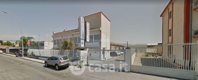 Negozio/locale commerciale in commerciale in Via Padova