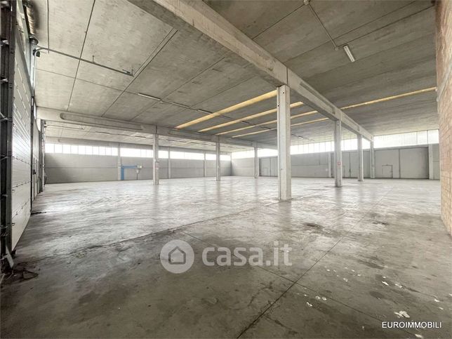 Capannone in commerciale in Via B. Ponticelli