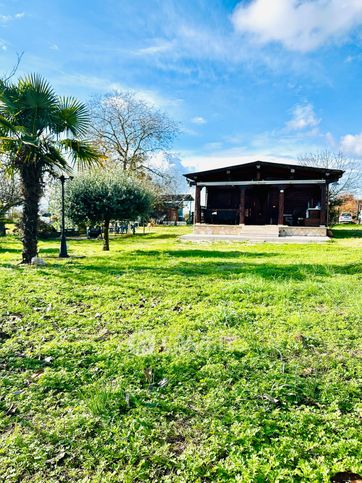 Terreno agricolo in commerciale in Via Quadrelle 14