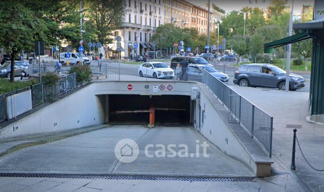 Box/posto auto in residenziale in Piazza Risorgimento 8