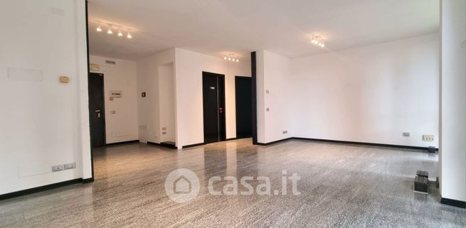 Ufficio in commerciale in Via Francesco Briganti