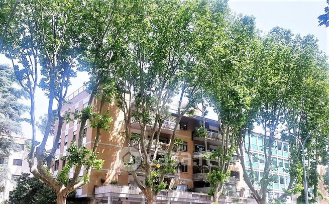 Box/posto auto in residenziale in Viale dell'Aeronautica 119