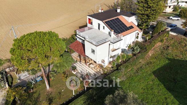 Villa in residenziale in Via le Quote 4