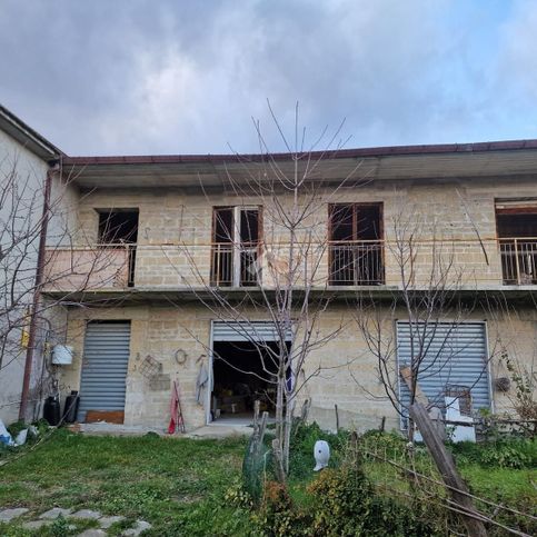 Casa bi/trifamiliare in residenziale in Via San Cosma