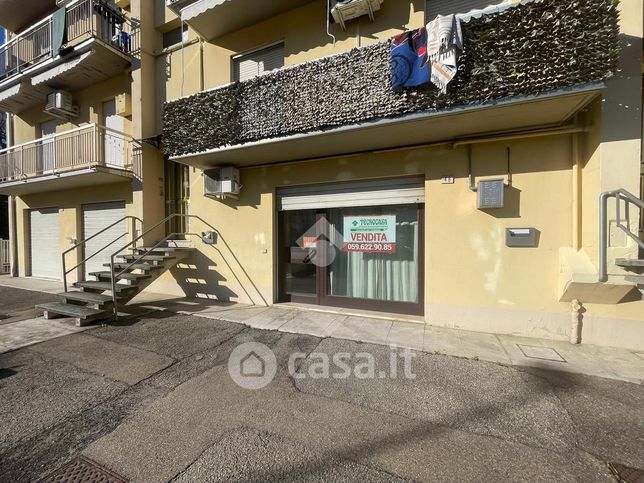 Capannone in commerciale in Via G. Graziosi 48