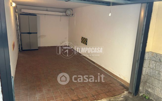 Box/posto auto in residenziale in Via Cesare Acquati 8