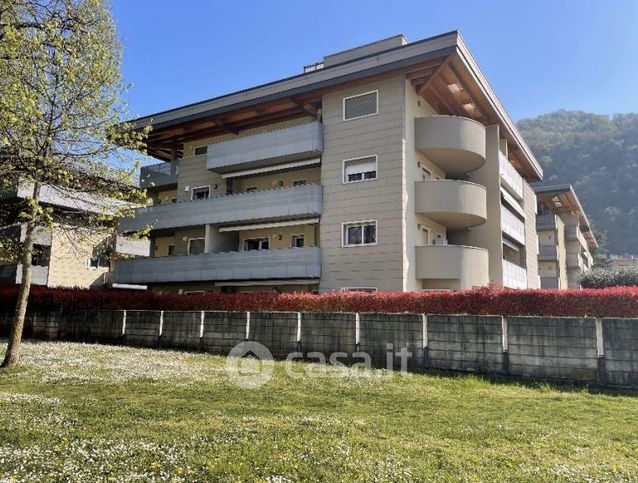 Capannone in commerciale in Via Giovanni Soster 1