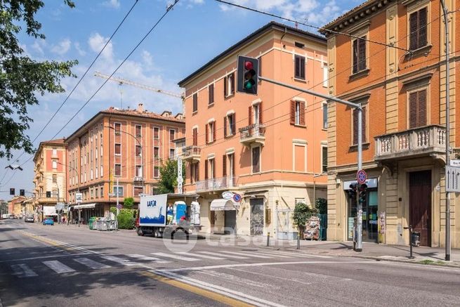 Box/posto auto in residenziale in Via Giuseppe Massarenti 15 e