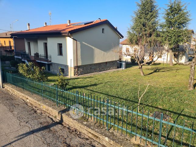 Casa indipendente in residenziale in Via della Rinascita