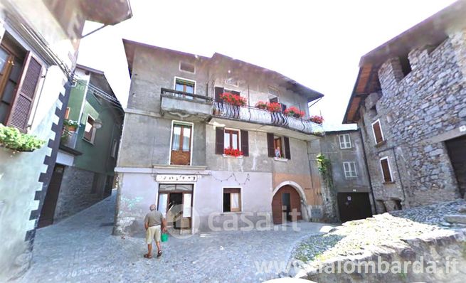 Casa bi/trifamiliare in residenziale in Via Vico 2