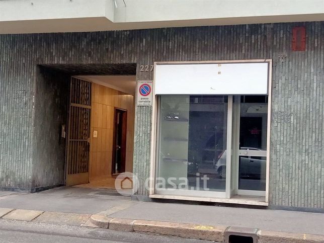 Attivitã /licenza (con o senza mura) in commerciale in Via Stradella 229