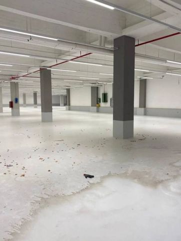 Capannone in commerciale in