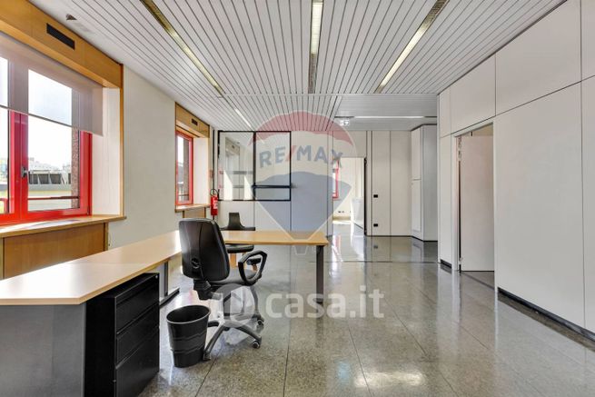 Ufficio in commerciale in 