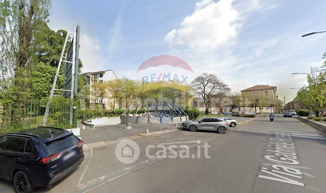 Box/posto auto in residenziale in Via Gabriele Rossetti 1