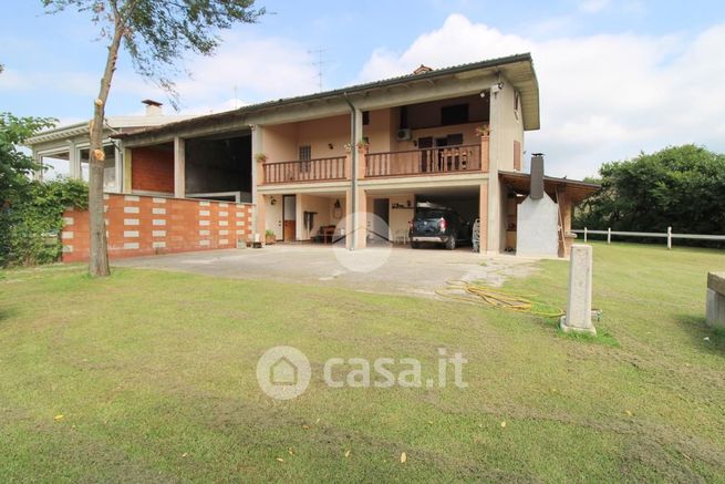 Capannone in commerciale in Via Foresta