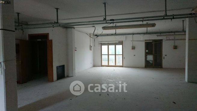 Capannone in commerciale in Via Fonte Monsignore