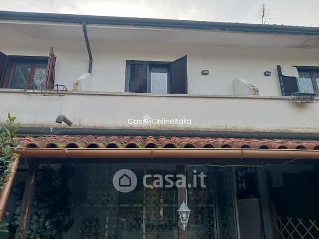 Villetta a schiera in residenziale in Via Madama Butterfly 22