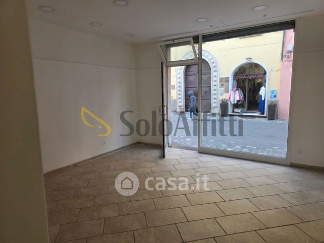 Negozio/locale commerciale in commerciale in Via Giuseppe Garibaldi 79