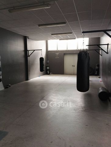 Capannone in commerciale in 