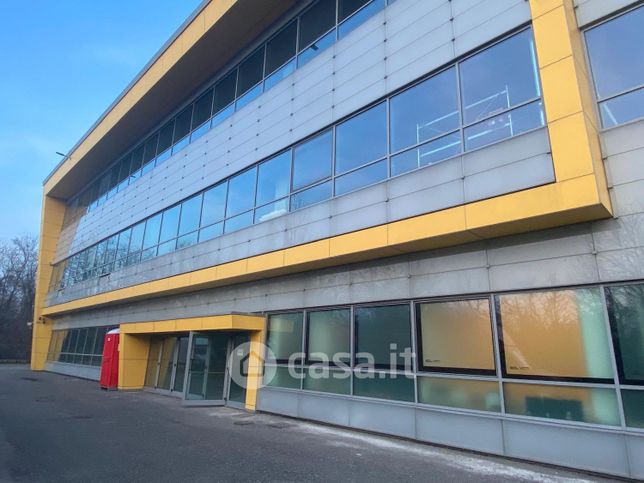 Ufficio in commerciale in Via Enrico Mattei 2