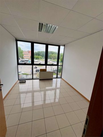 Ufficio in commerciale in 