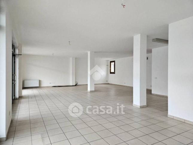 Ufficio in commerciale in Viale A. De Gasperi 89