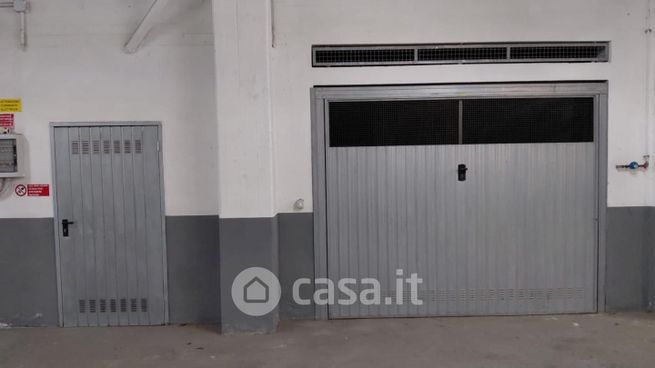 Box/posto auto in residenziale in Via Giovanni Pascoli