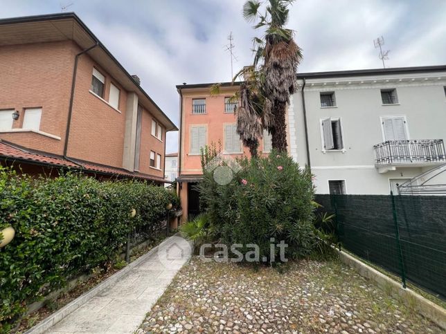 Ufficio in commerciale in Via Fratelli Rosselli 33